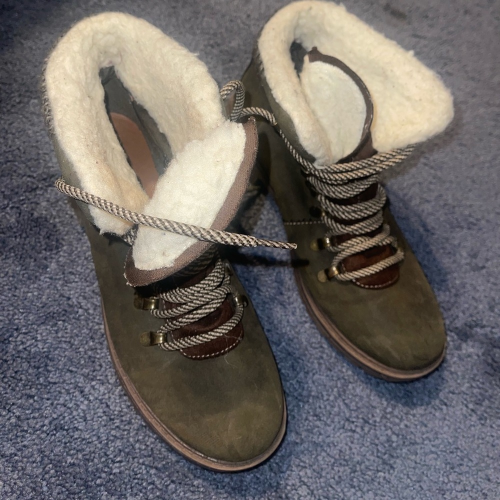 Mossimo green boots